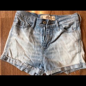 Hollister short-short high rise 00 w23 like new